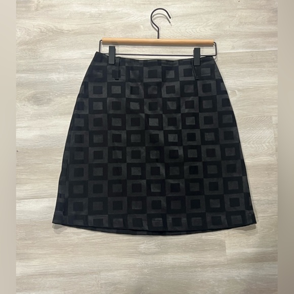 New York & Company City Stretch Black Geometric Jacquard Mini Skirt ✨
🖤 - Picture 6 of 7